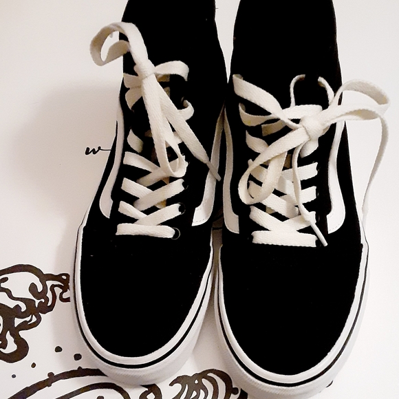 Vans Sk8-Hi Tops Black and White Women's Sneakers Size 7 - Picture 5 of 13